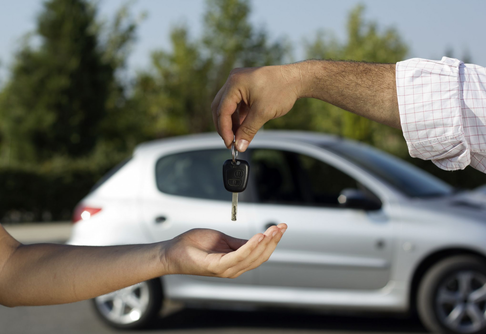 Fortalecen controles antilavado para venta de vehículos